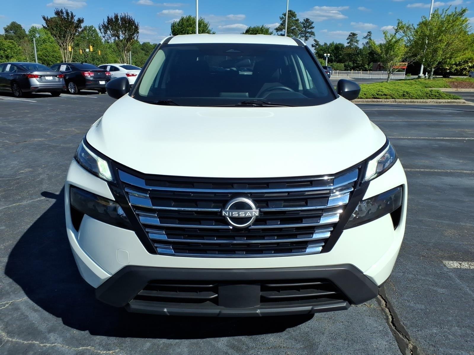 Used 2025 Glacier White Nissan S image 6