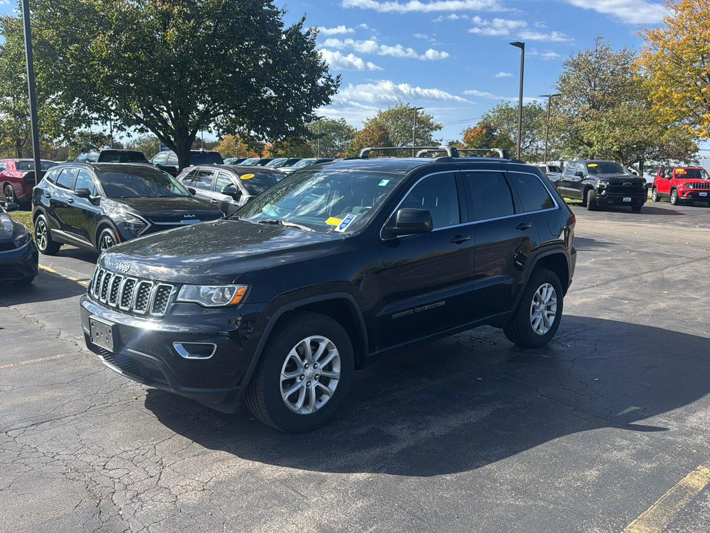 Used 2021 Diamond Black Crystal Pearlcoat Jeep Laredo E image 5