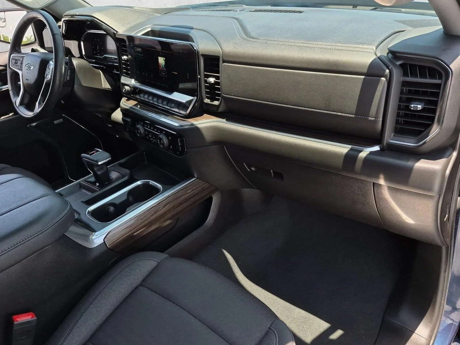 Used 2023 Northsky Blue Metallic Chevrolet RST image 21