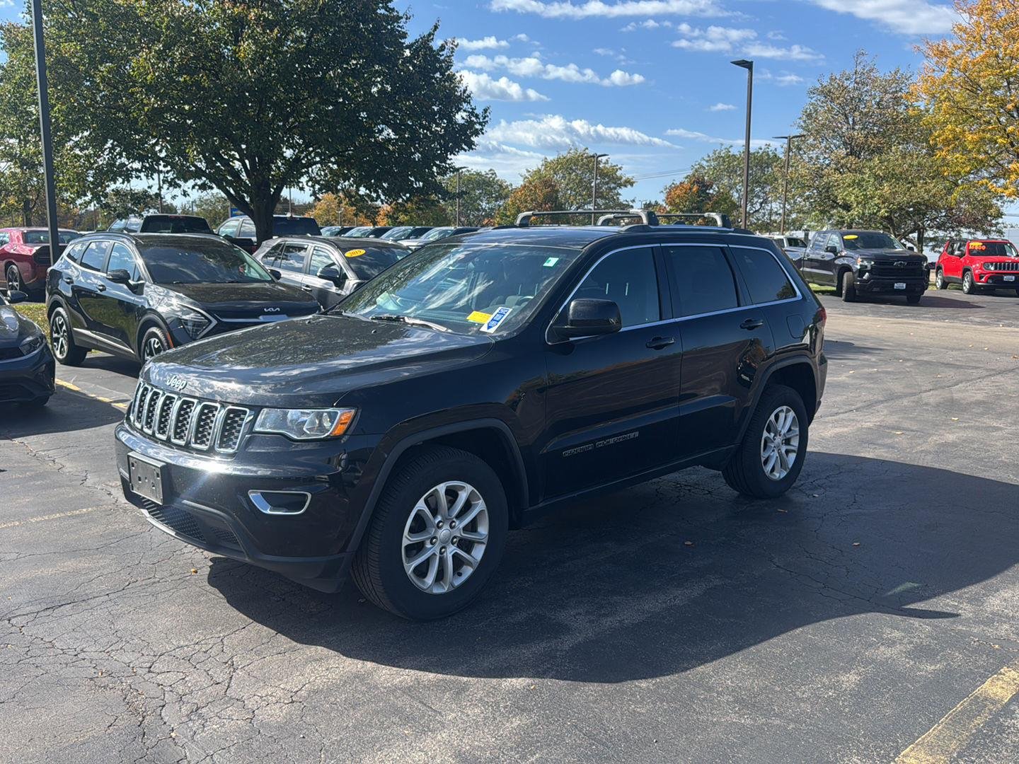Used 2021 Diamond Black Crystal Pearlcoat Jeep Laredo E image 5