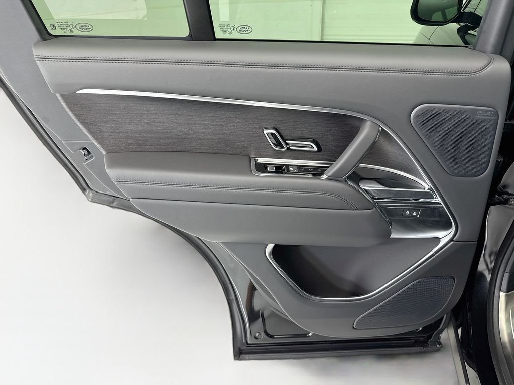 New 2026 Santorini Black Land Rover SE image 26