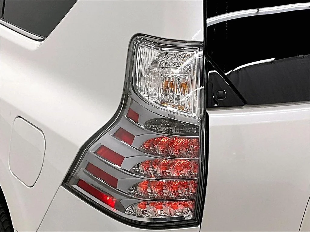 Used 2023 White Lexus 460 image 23