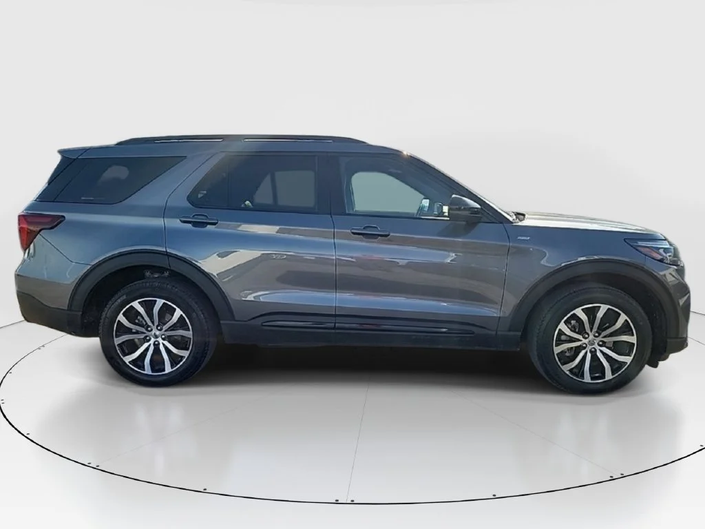 Used 2025 Gray Ford ST-Line image 4