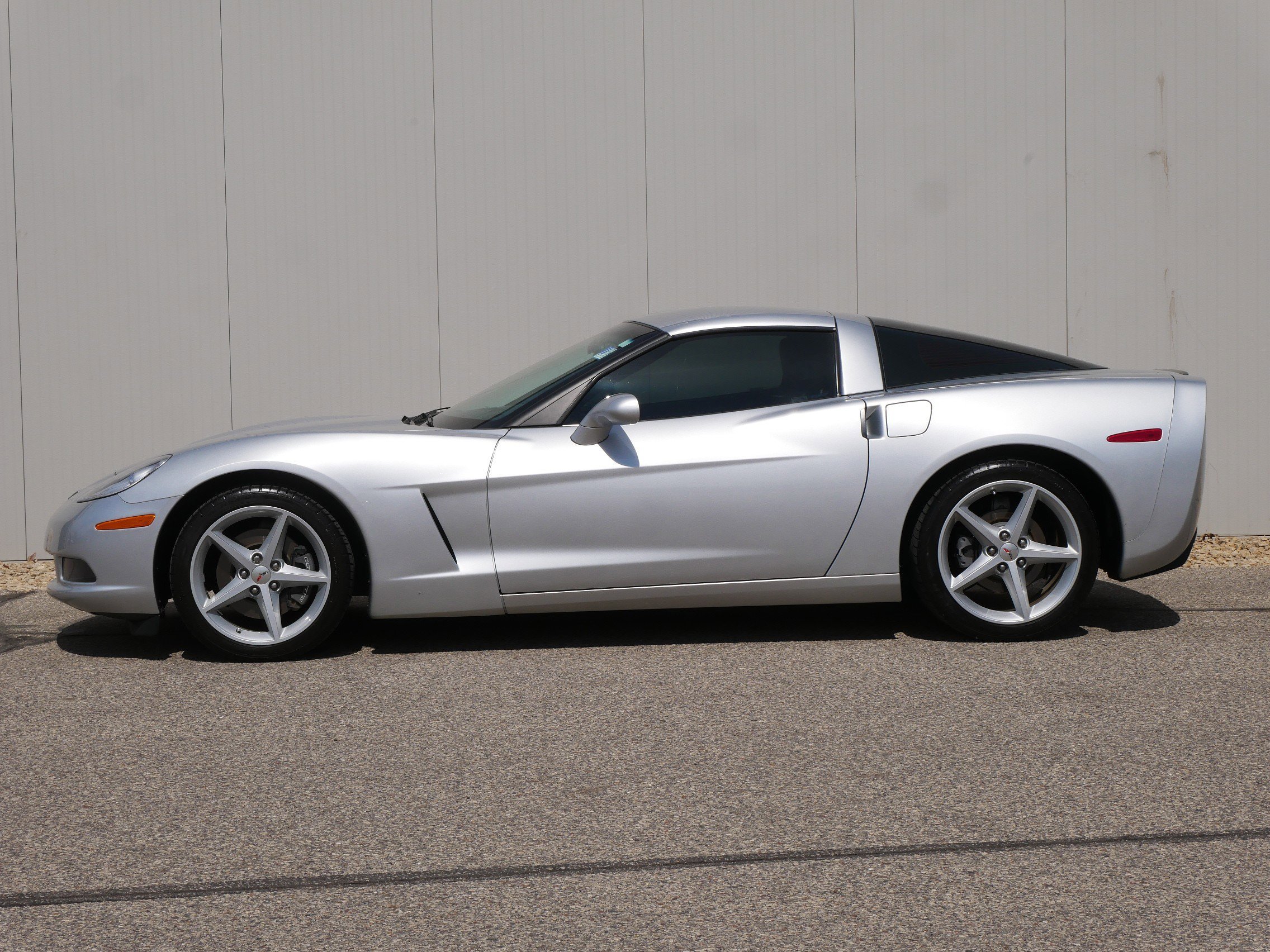 Used 2013 Chevrolet Corvette Base with VIN 1G1YF2DW2D5108729 for sale in Hastings, Minnesota