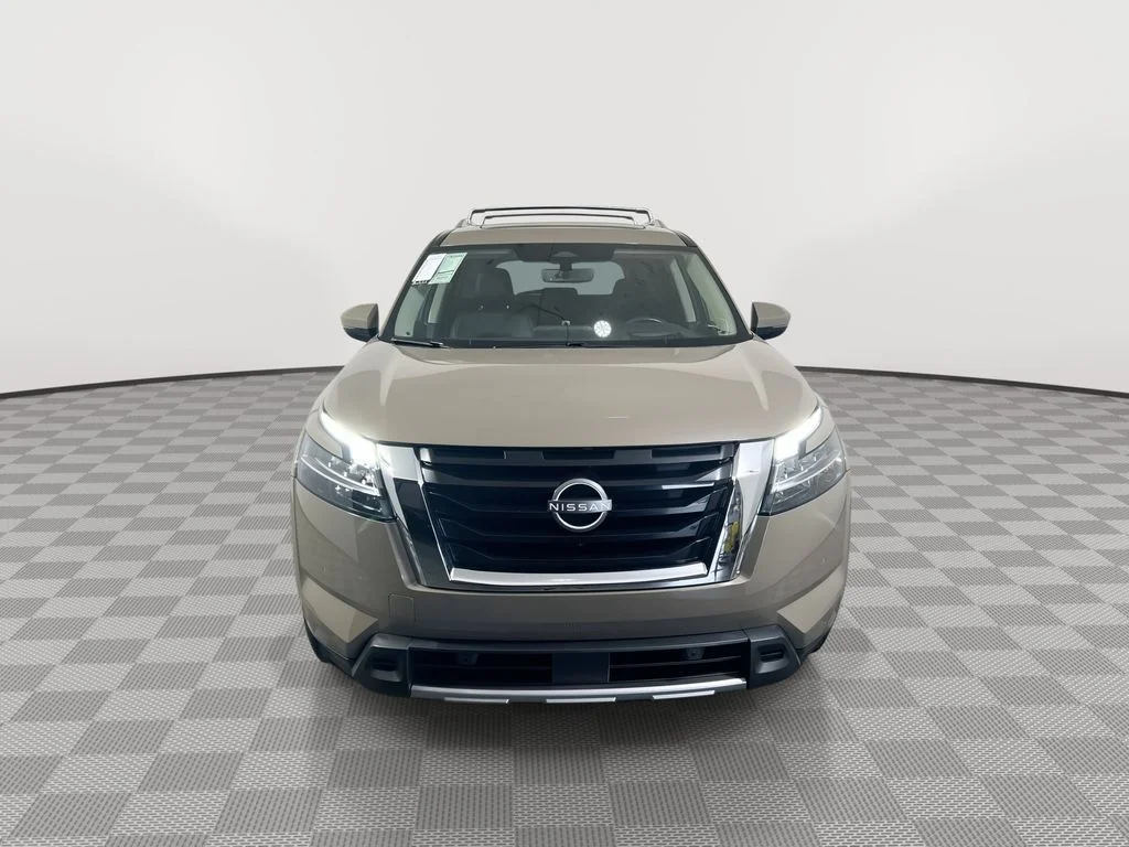 Certified Used 2023 Beige Nissan Platinum image 3