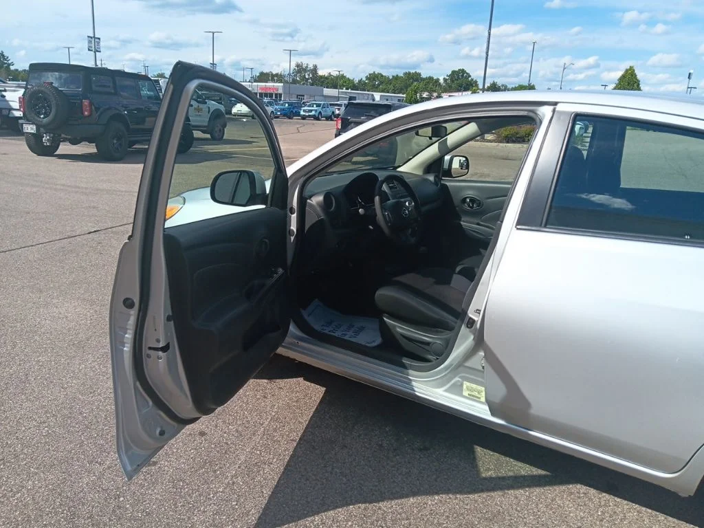 Used 2012 Brilliant Silver Metallic Nissan 1.6 SV image 13