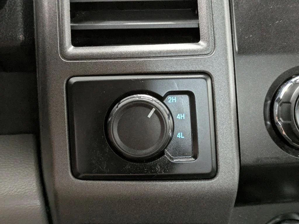 Used 2019 White Ford XL image 21
