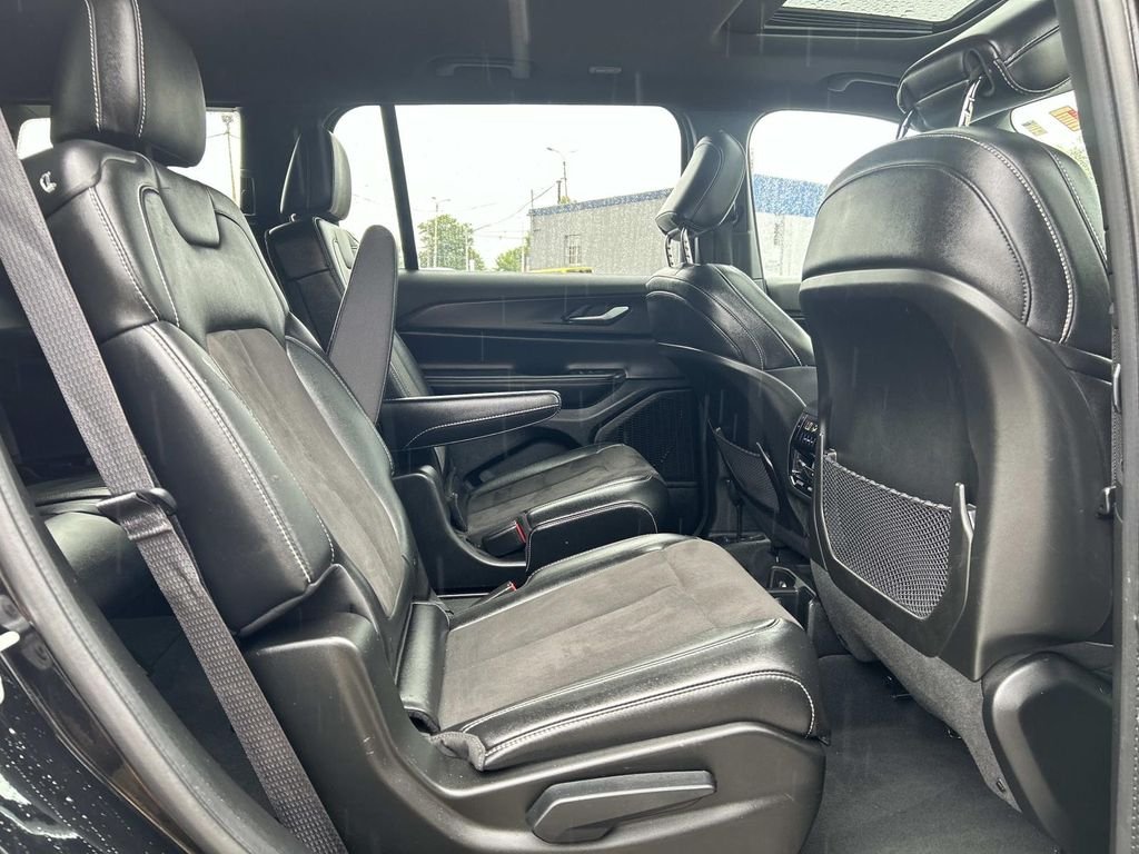 Used 2023 Black Jeep Altitude image 16