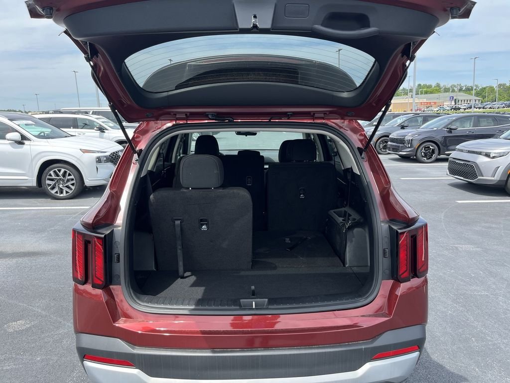 Used 2025 Red Kia LX image 30