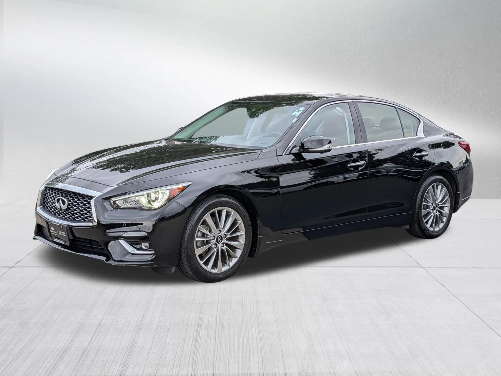 Certified Used 2023 Black Obsidian INFINITI LUXE image 3