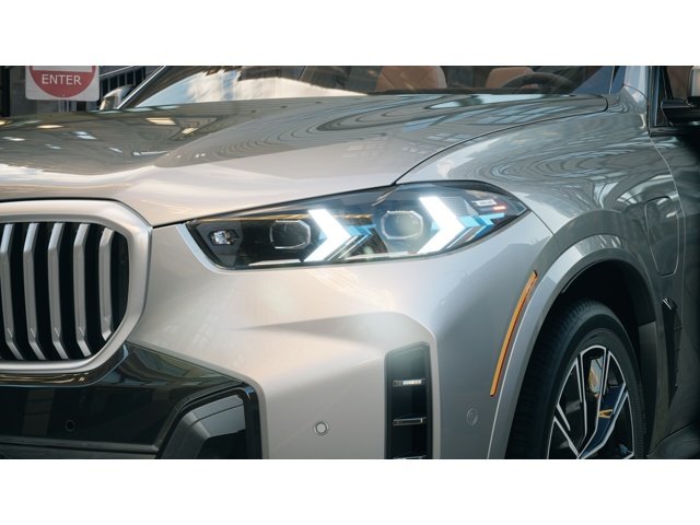 New 2026 Skyscraper Grey Metallic BMW xDrive50e image 6