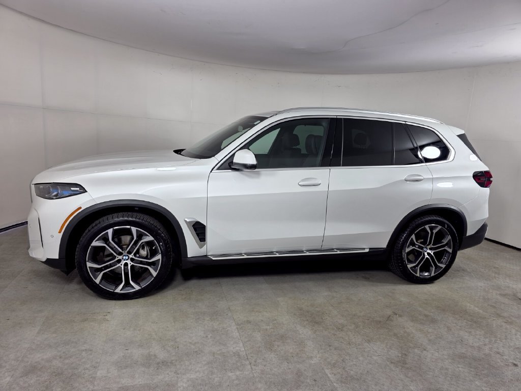 Used 2025 White BMW sDrive40i image 7
