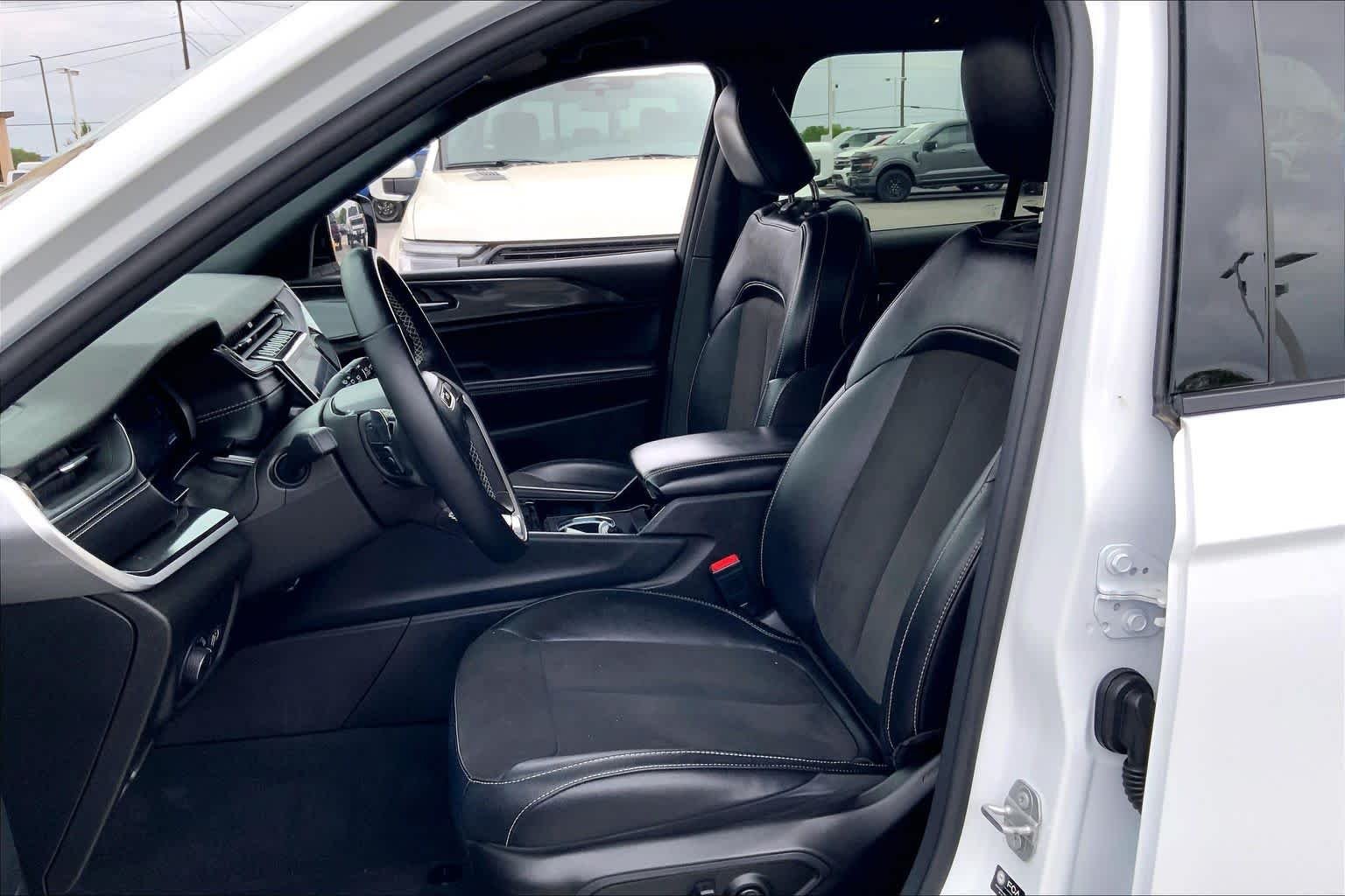 Used 2022 Bright White Clearcoat Jeep Altitude image 12