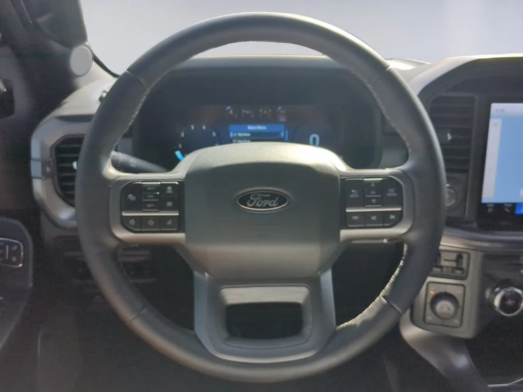 Used 2025  Ford Lariat image 15