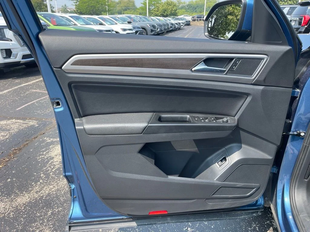 Used 2019 Pacific Blue Metallic Volkswagen 3.6L V6 SE image 23