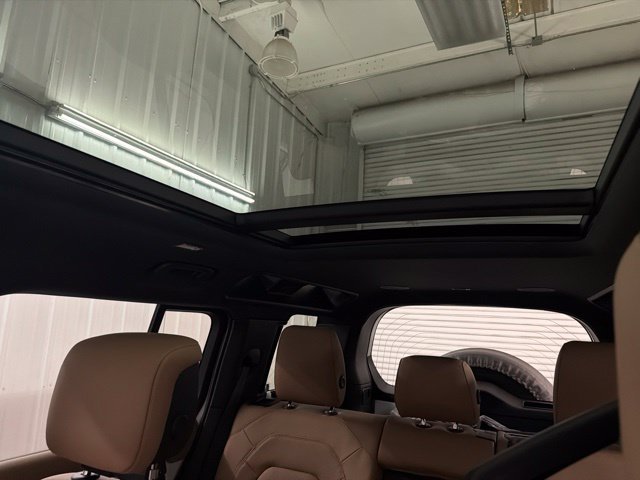 New 2026 Fuji White Land Rover X-Dynamic SE image 38