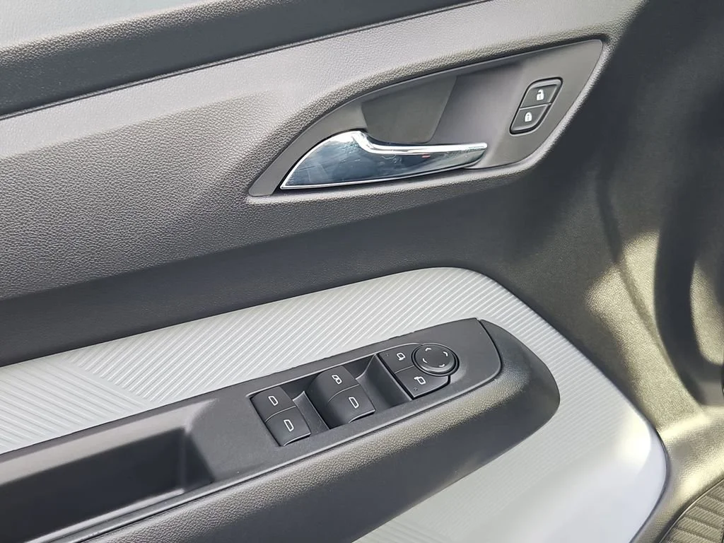 New 2027 Summit White Chevrolet LT image 11