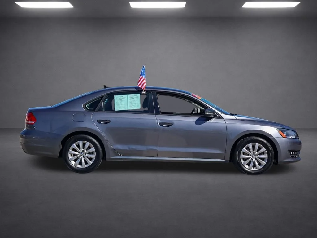 Used 2015 Gray Volkswagen 1.8T S image 2