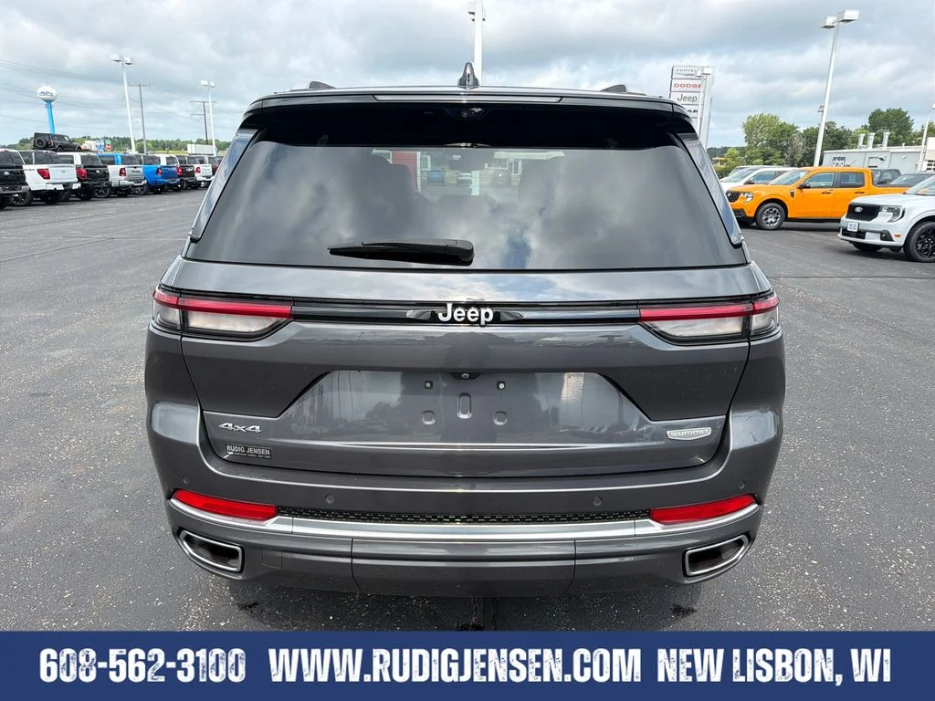 Used 2023 Gray Jeep Summit Reserve image 4
