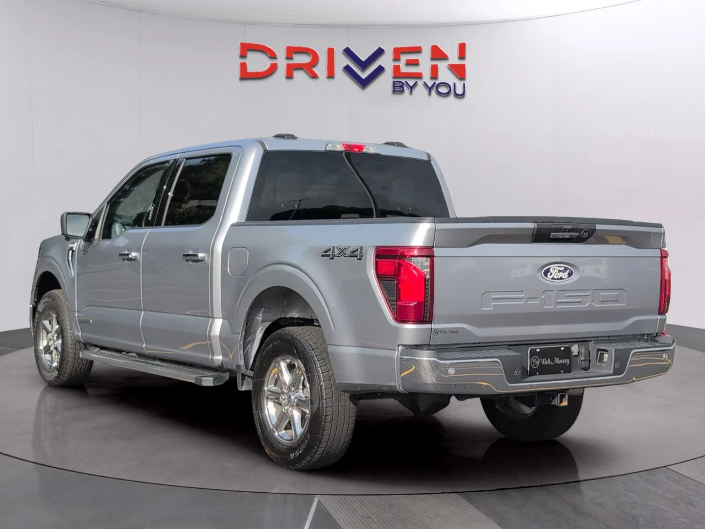 Used 2024 Iconic Silver Ford XLT image 3