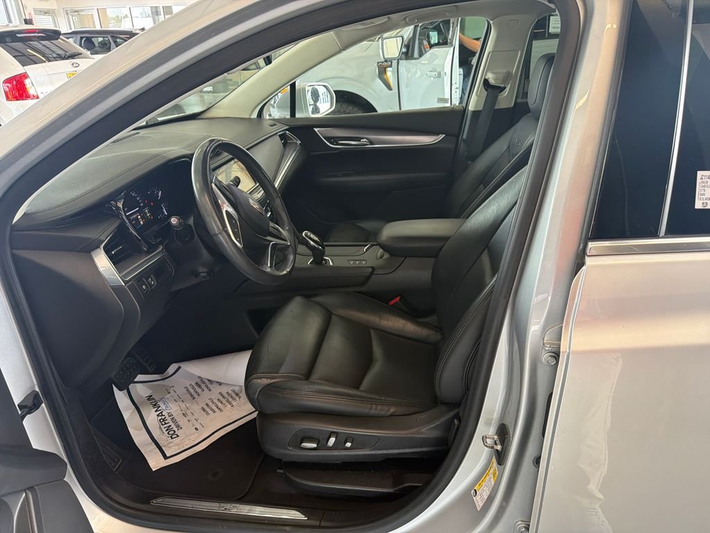 Used 2018 Silver Cadillac Luxury image 13