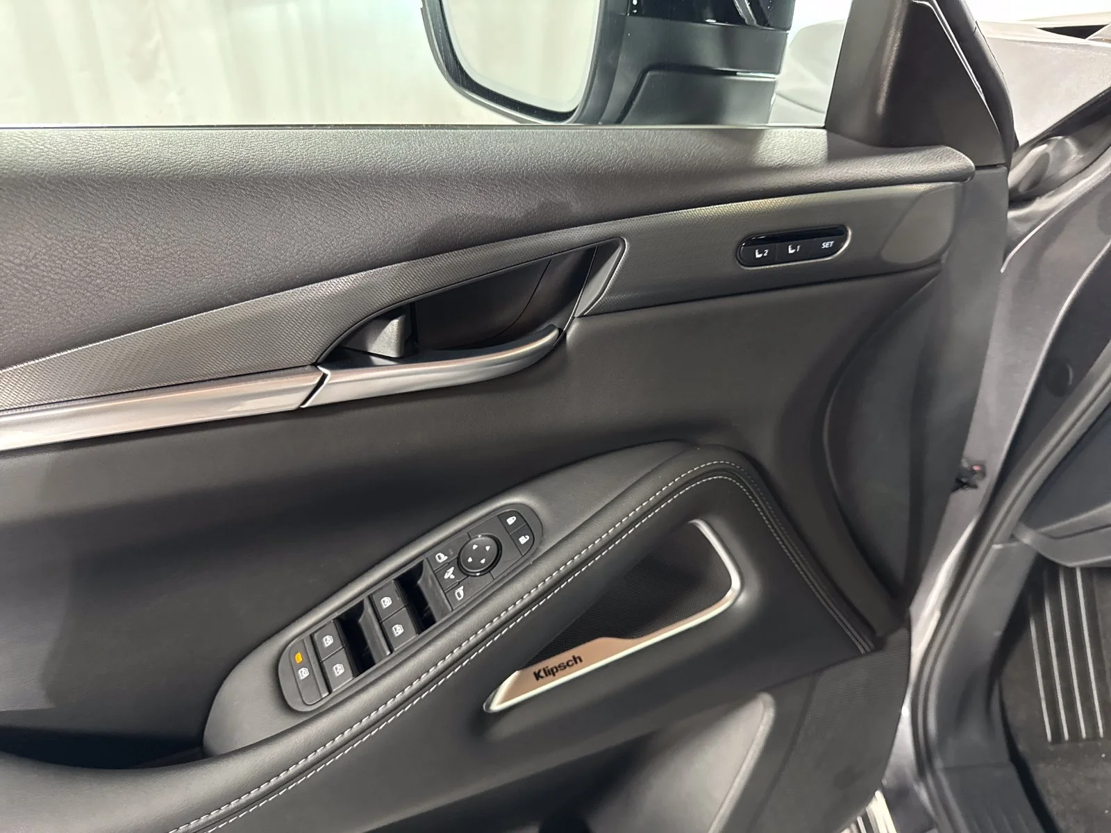 Used 2027 Gray INFINITI LUXE image 12