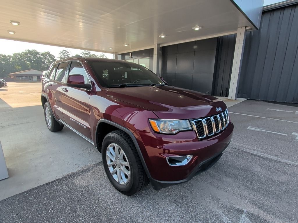 Used 2021 Red Jeep Laredo E image 3