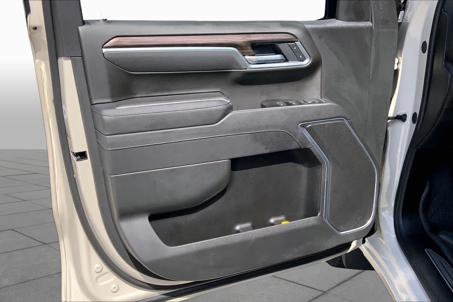 Used 2026 Summit White Chevrolet RST image 21