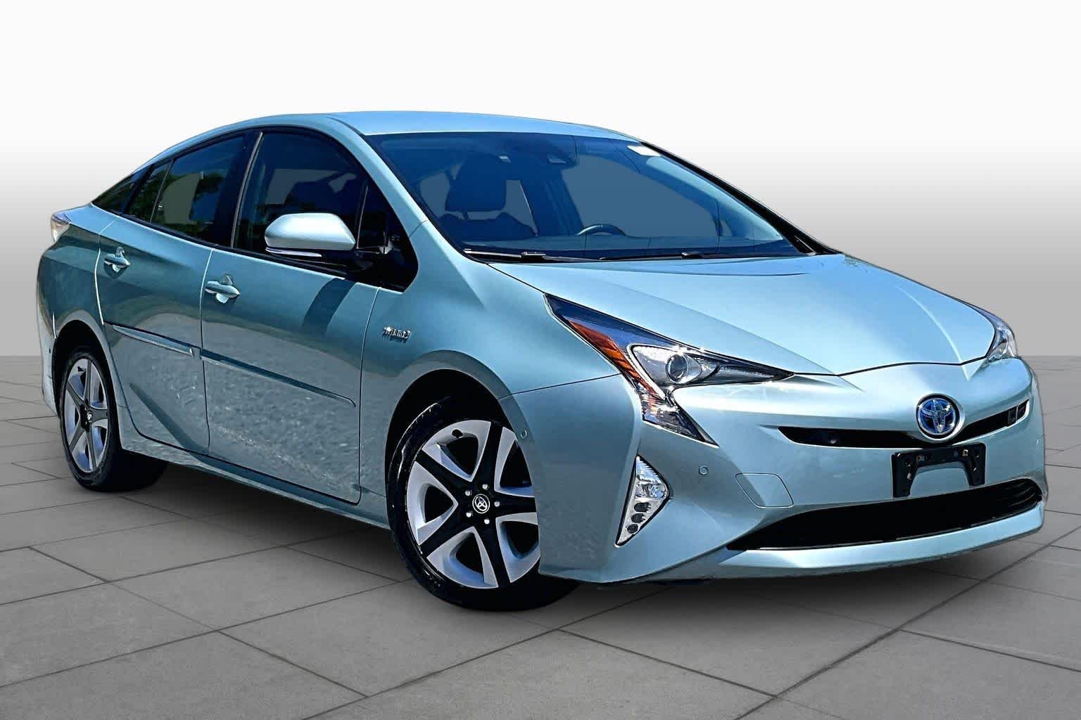 Used 2017 Sea Glass Pearl Toyota Three Touring image 3