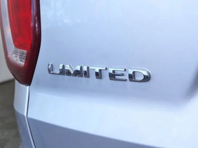 Used 2017 Silver Ford Limited image 9