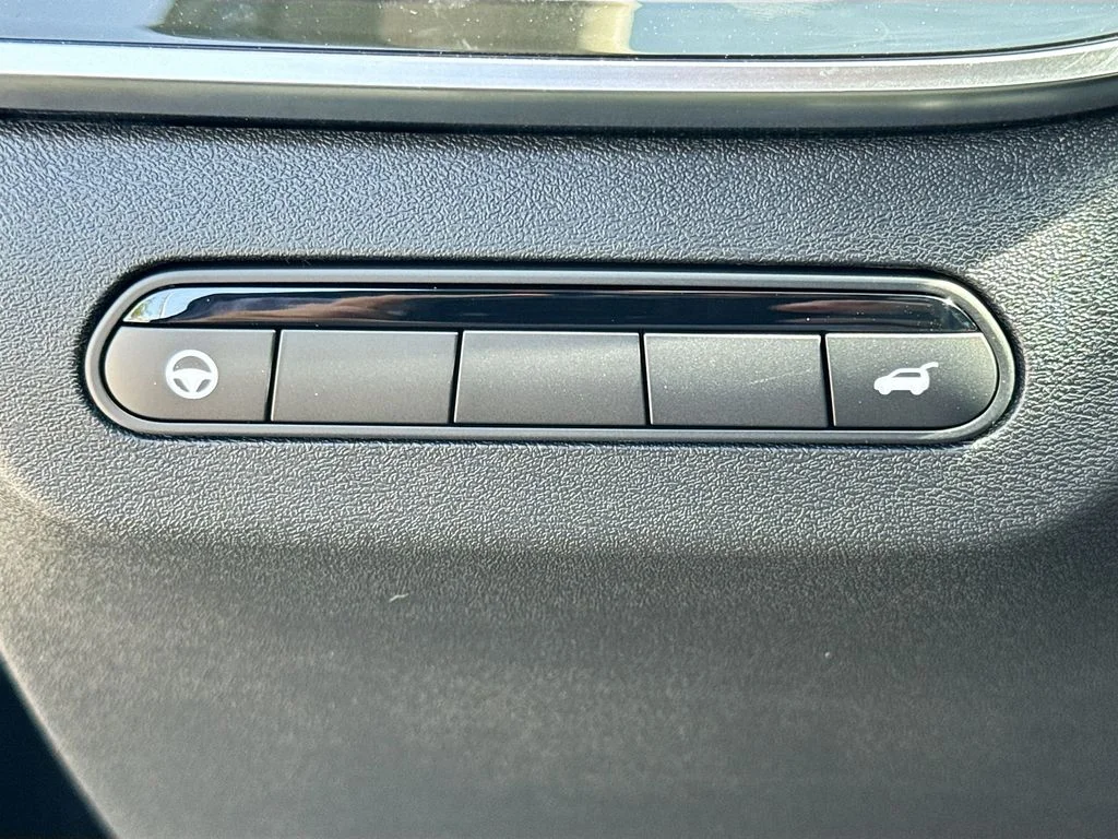 New 2027 MINERAL BLACK INFINITI Luxe FWD image 10