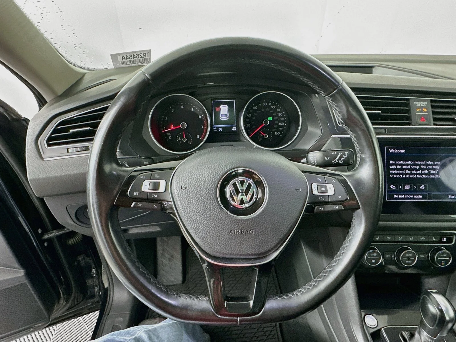 Used 2018 Deep Black Pearl Metallic Volkswagen 2.0T SE image 11