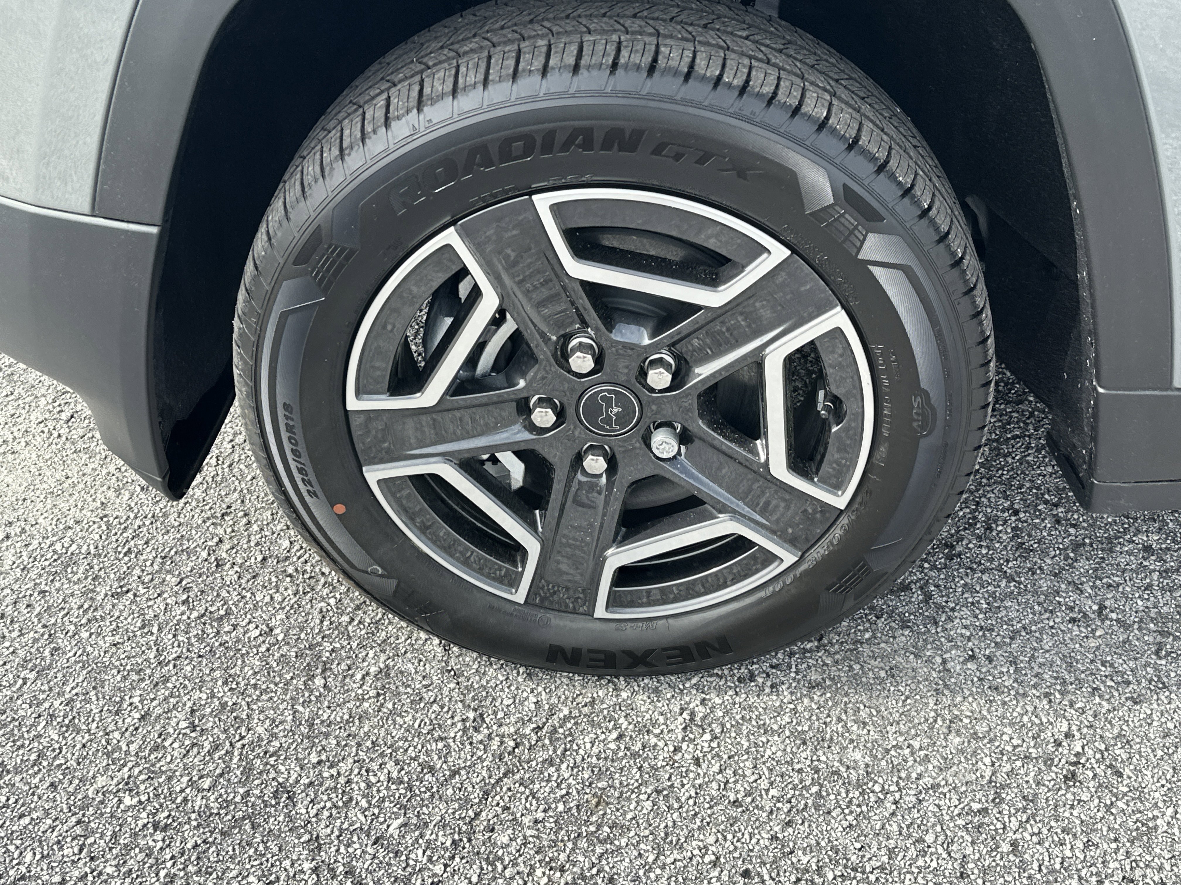 New 2026 Sting-Gray Clear-Coat Exterior Paint Jeep Limited image 12