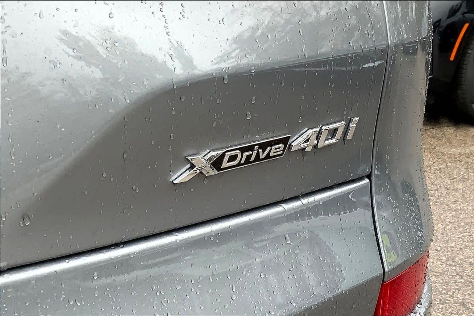 Used 2026 Skyscraper Grey Metallic BMW xDrive40i image 15