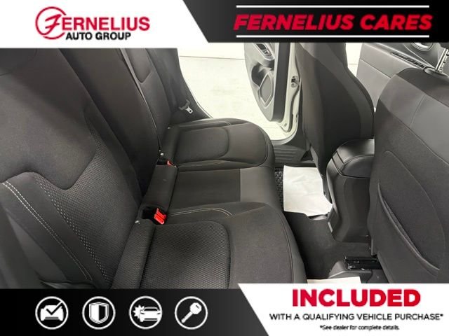 Used 2023 White Jeep Latitude image 22
