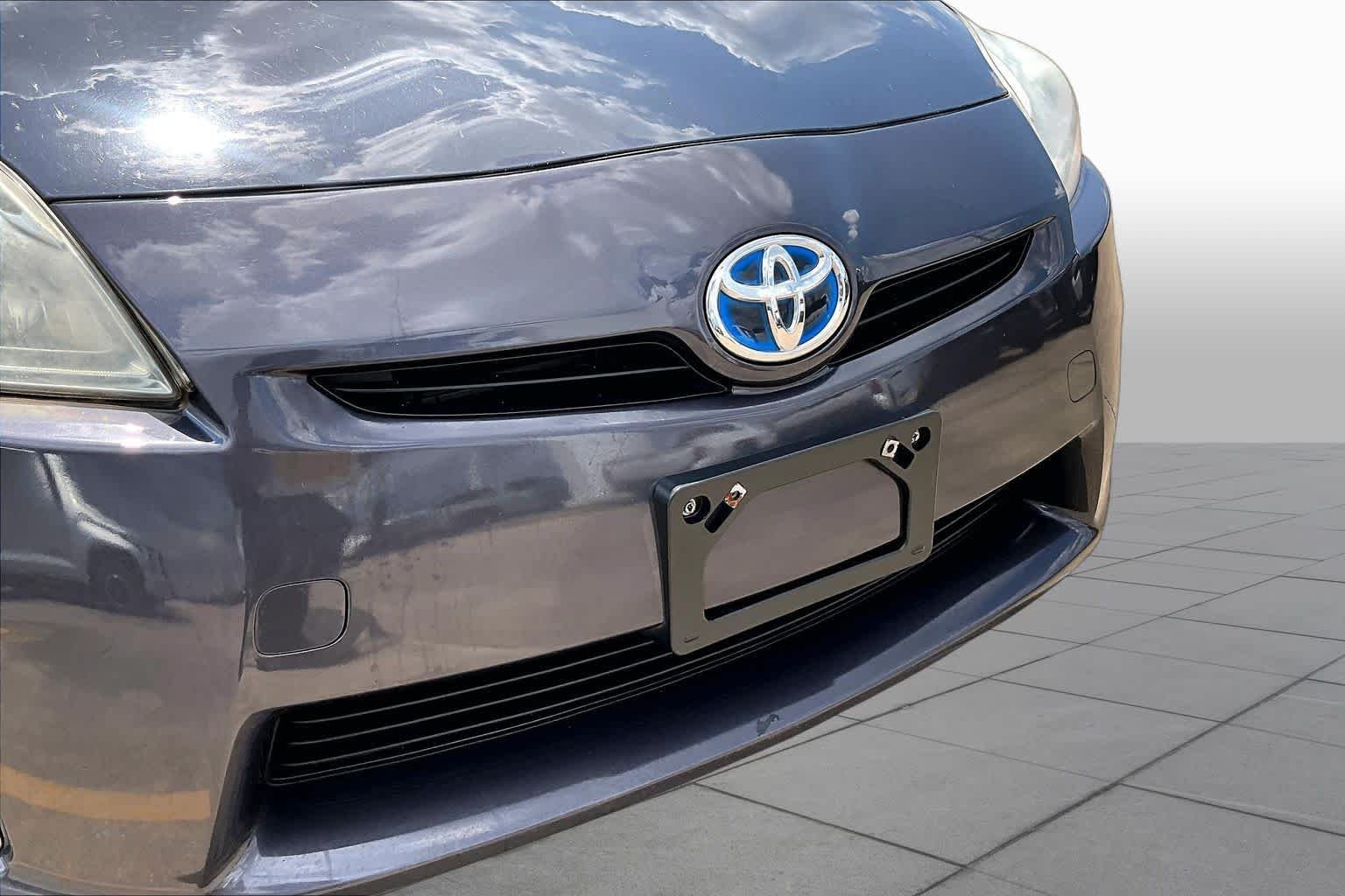 Used 2011 Winter Gray Metallic Toyota III image 29