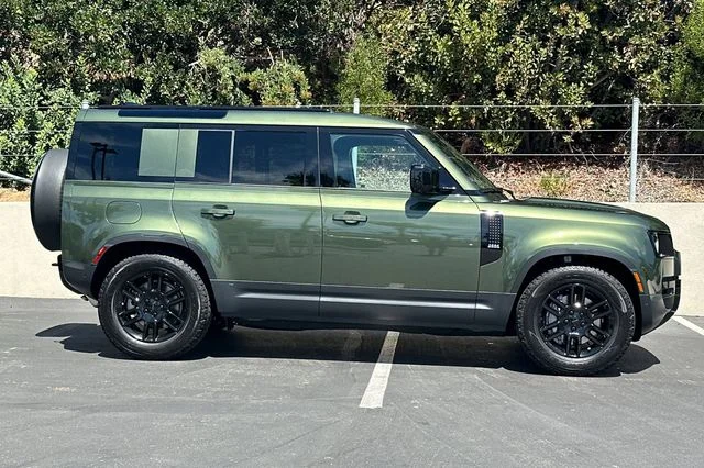 New 2026 Woolstone Green Land Rover S image 6