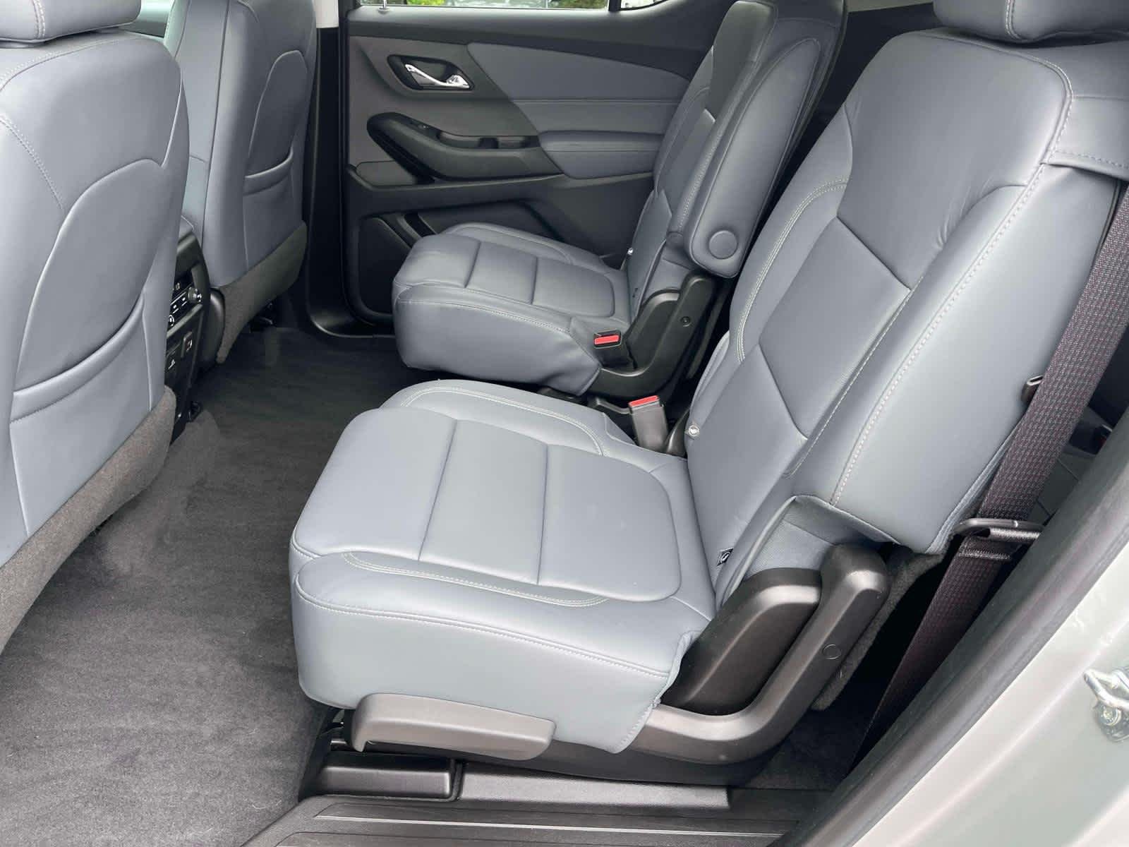 Used 2020 SILVER ICE METALLIC Chevrolet LT Leather image 16