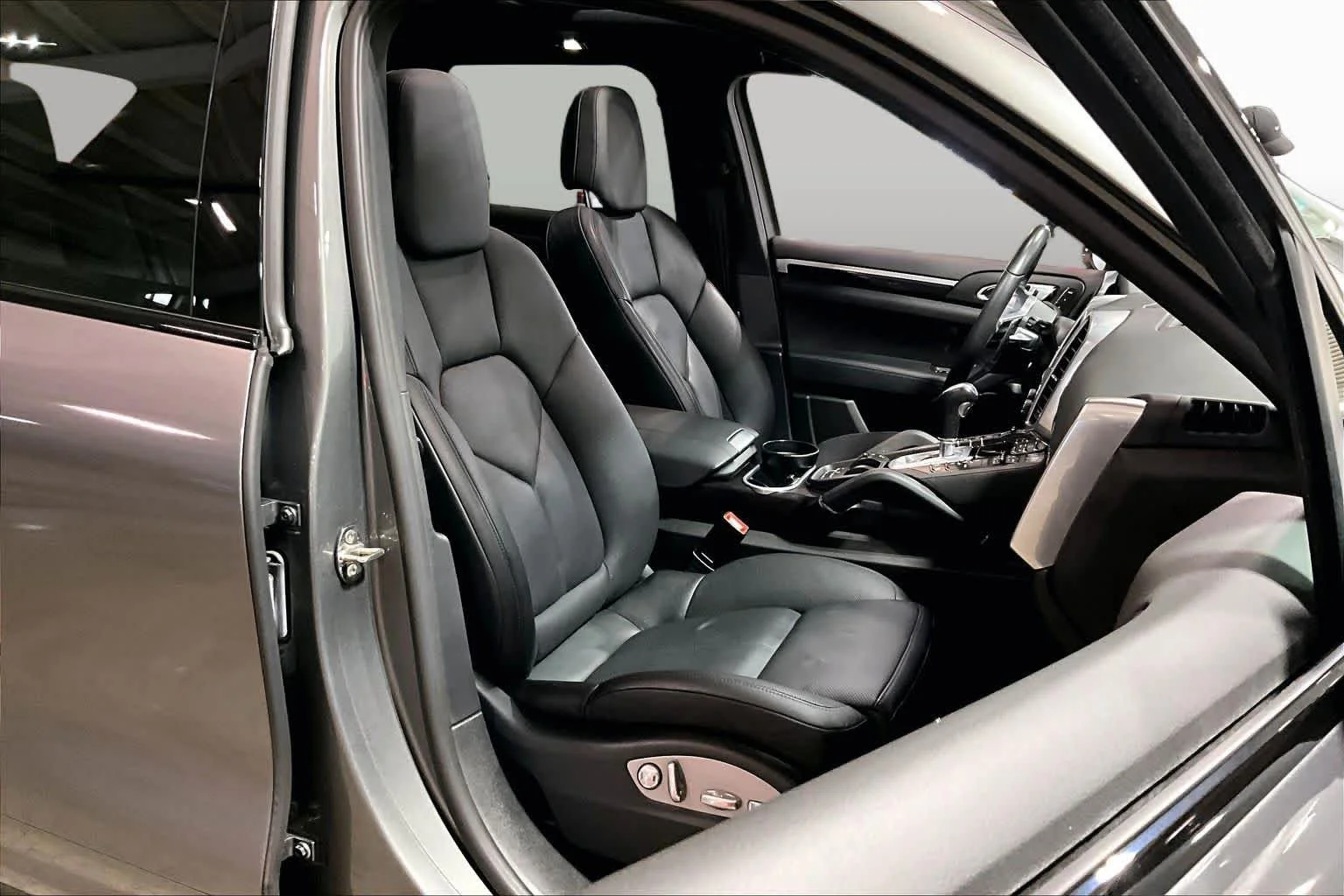 Used 2016 Meteor Gray Metallic Porsche  image 8