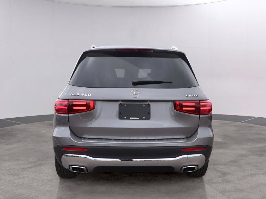 Used 2026 Mountain Grey Metallic Mercedes-Benz GLB 250 image 6