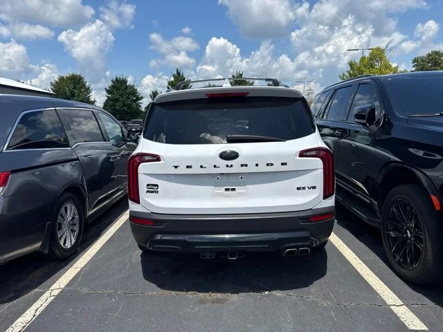 Used 2021 White Kia EX image 3