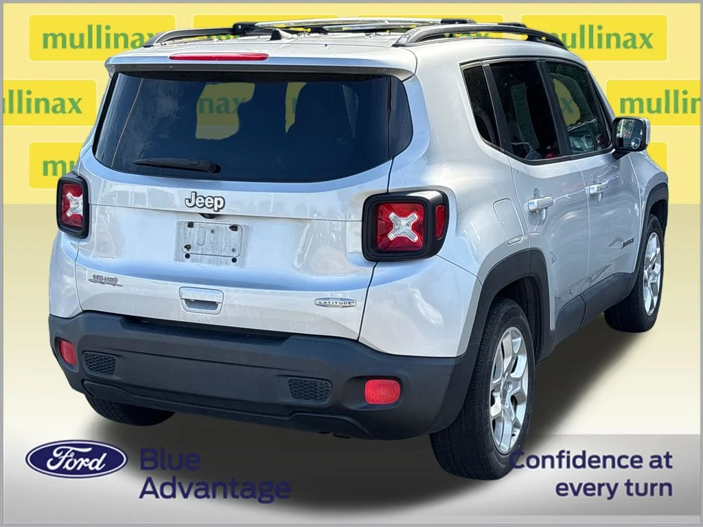 Certified Used 2018 Silver Jeep Latitude image 4