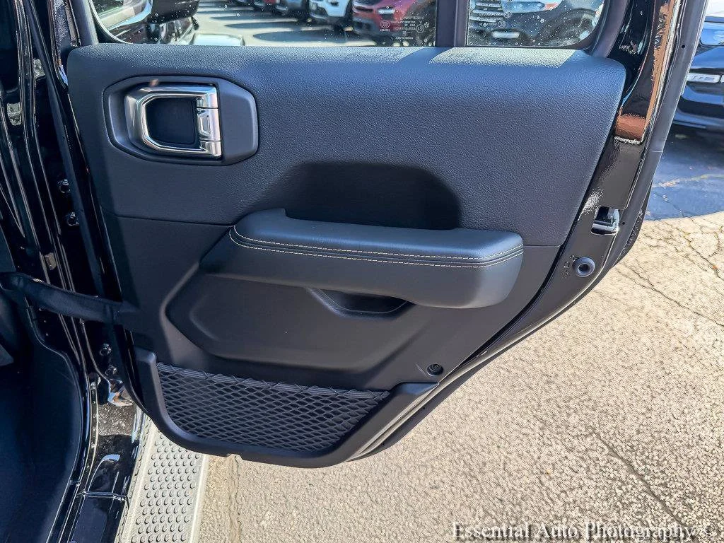 Used 2025 Black Clearcoat Jeep Sahara image 23
