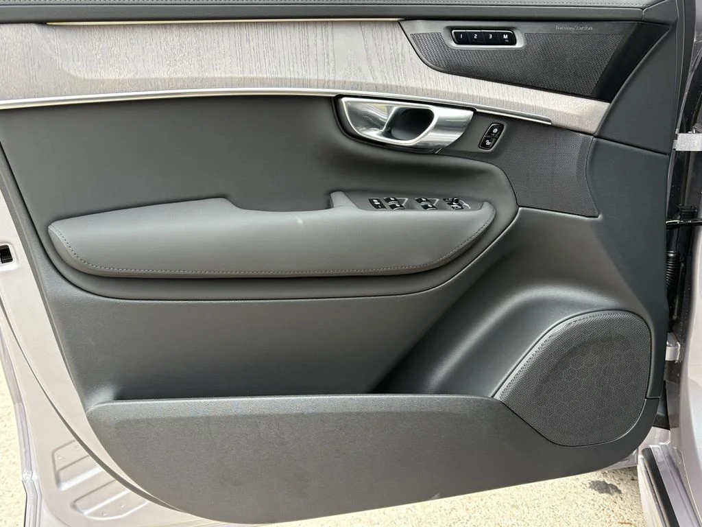 New 2026 Aurora Silver Volvo Ultra image 10