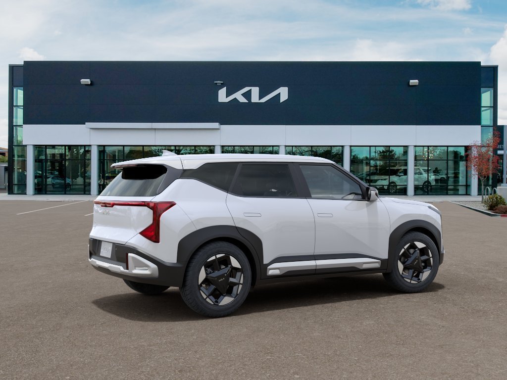 New 2027 White Kia S image 6