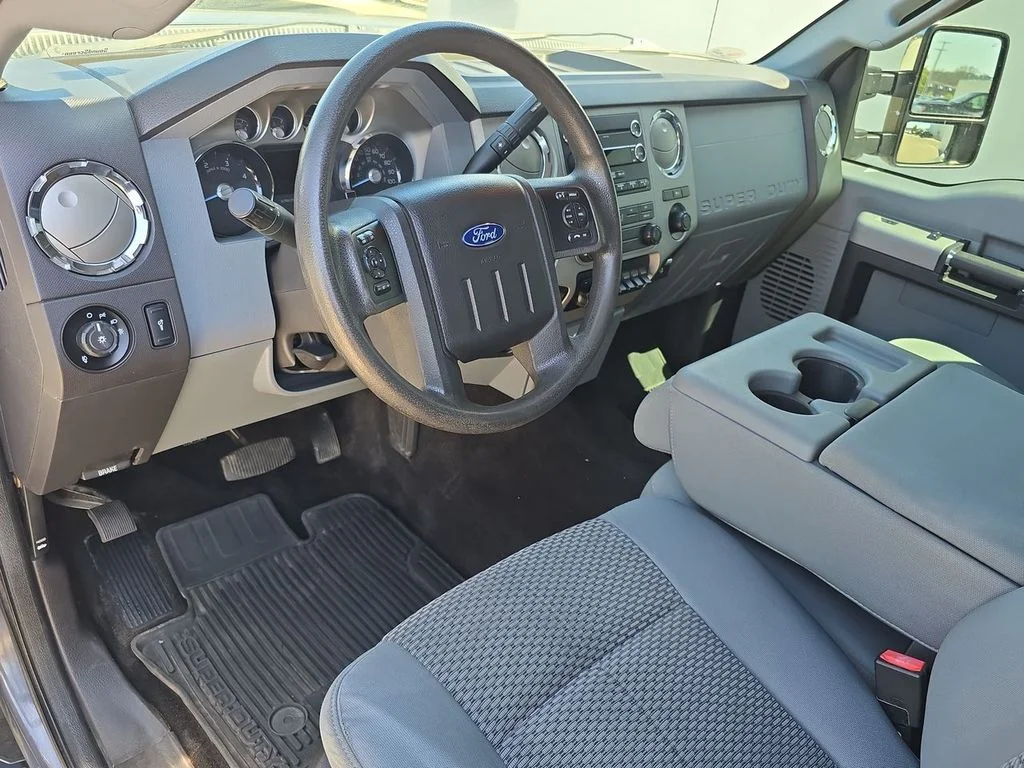 Used 2016 Gray Ford XLT image 10