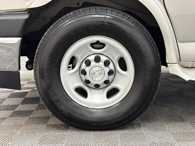 Used 2019 Silver Ice Metallic Chevrolet Explorer Limited SE image 43