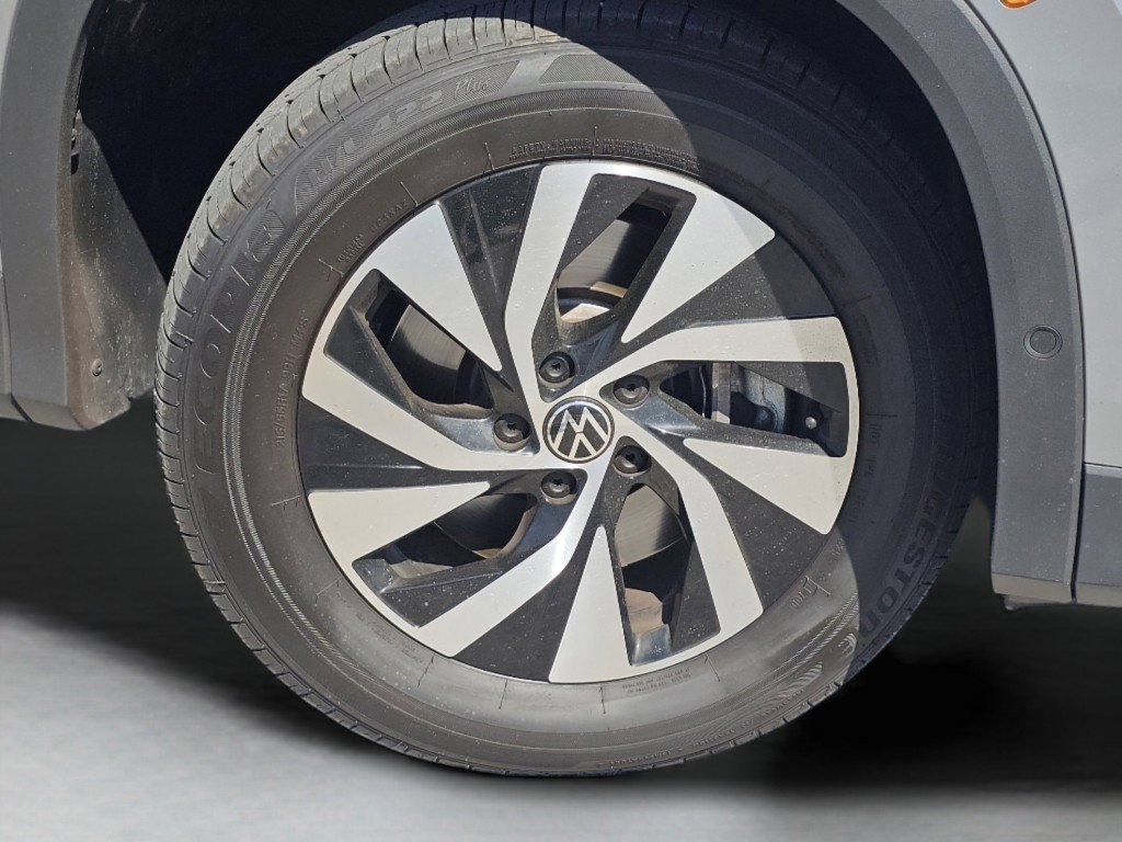Used 2025 Silver Metallic Volkswagen 2.0T S image 17