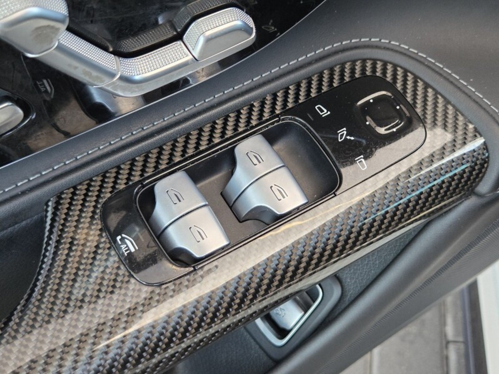 Certified Used 2022 MANUFAKTUR Moonlight White Metallic Mercedes-Benz AMG® SL 55 image 22
