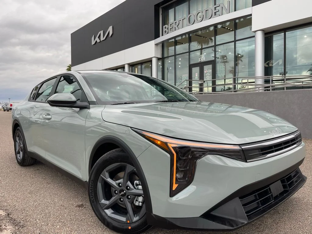 2026 Kia K4 LXS AT's photo